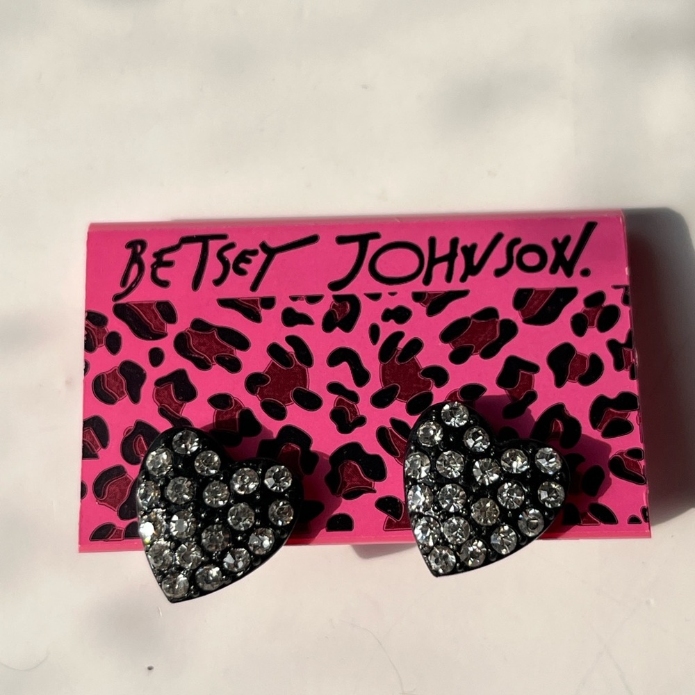 NWT Betsey Johnson Y2K vintage Black Heart Earrings with Rhinestones